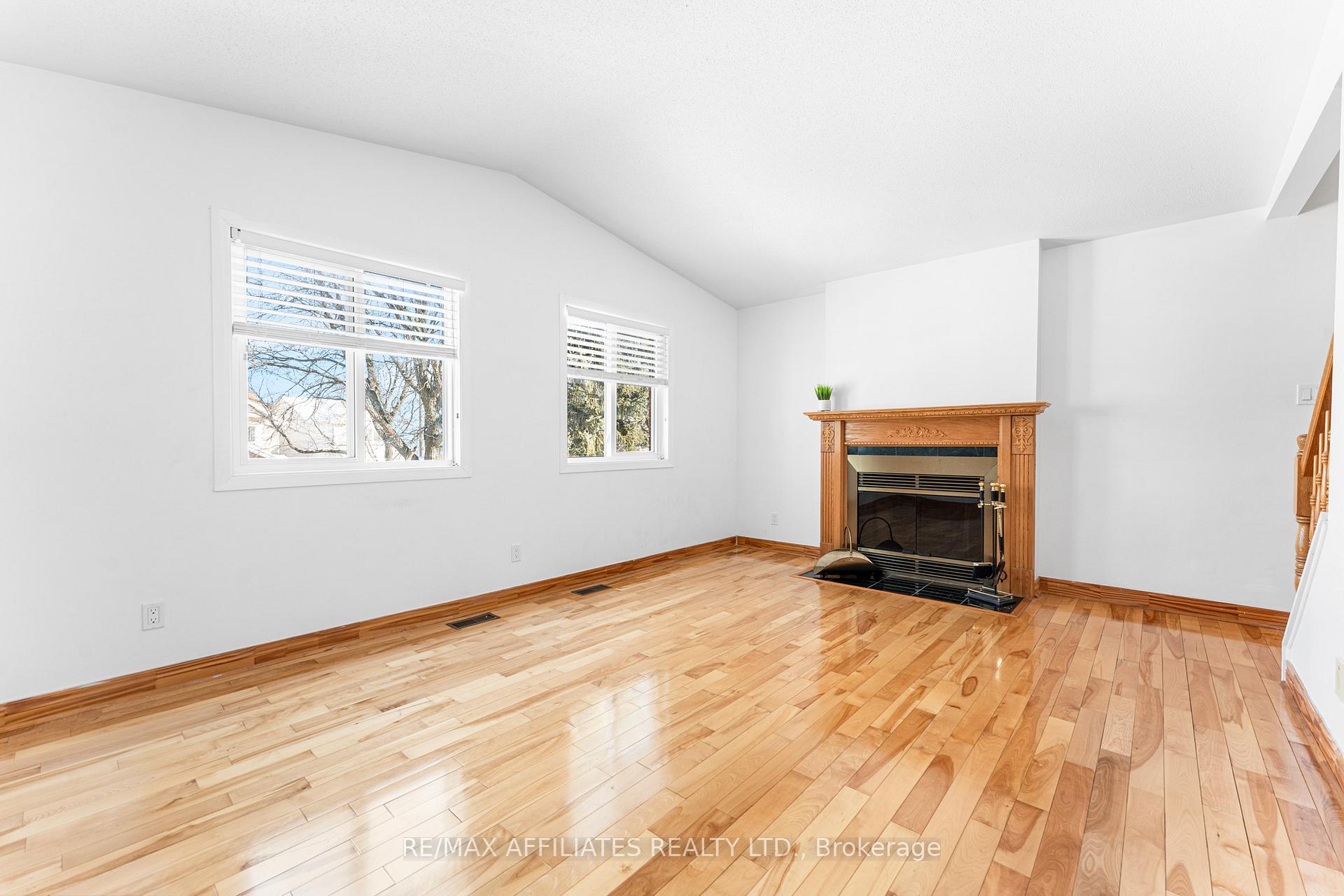 Photo 24 of 33 Inverary Drive, Ottawa, Kanata - Morgan's Grant/South March — HOMEH