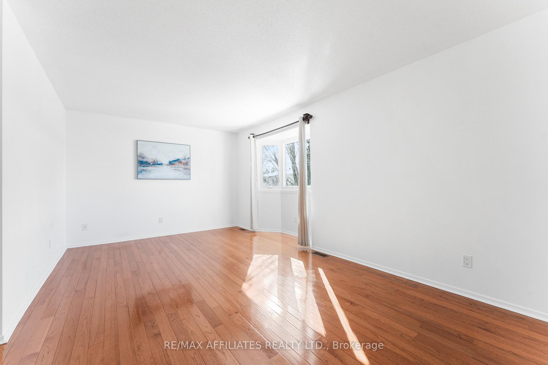 Photo 27 of 33 Inverary Drive, Ottawa, Kanata - Morgan's Grant/South March — HOMEH