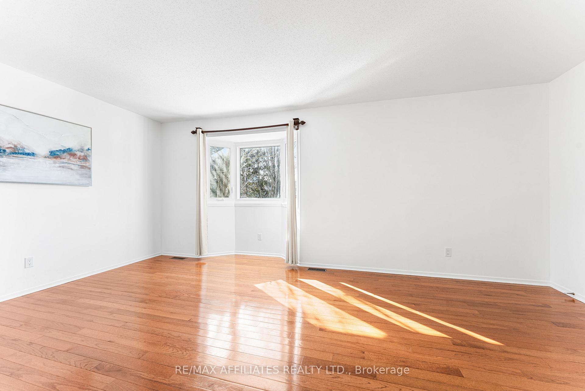 Photo 28 of 33 Inverary Drive, Ottawa, Kanata - Morgan's Grant/South March — HOMEH