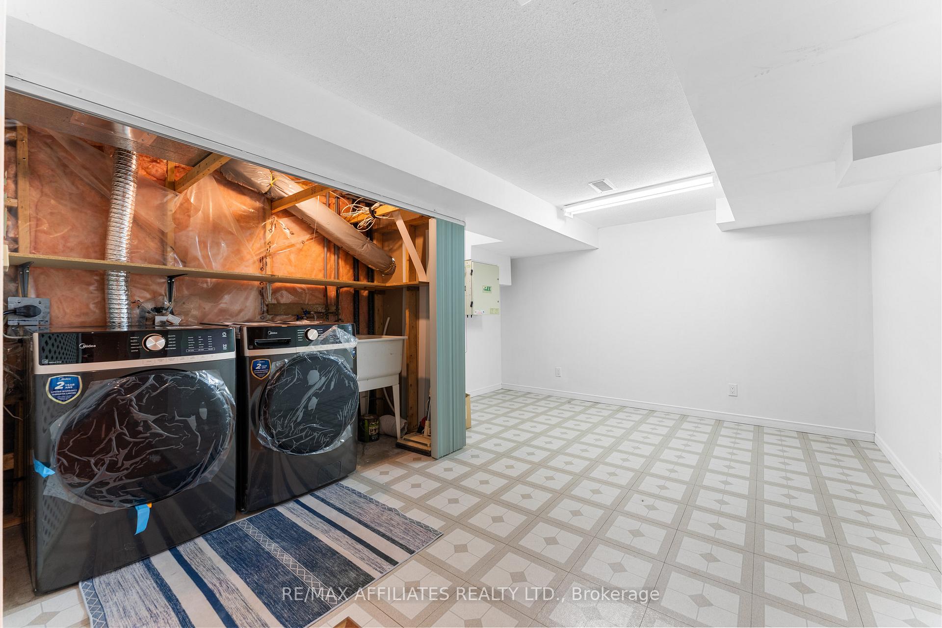 Photo 39 of 33 Inverary Drive, Ottawa, Kanata - Morgan's Grant/South March — HOMEH