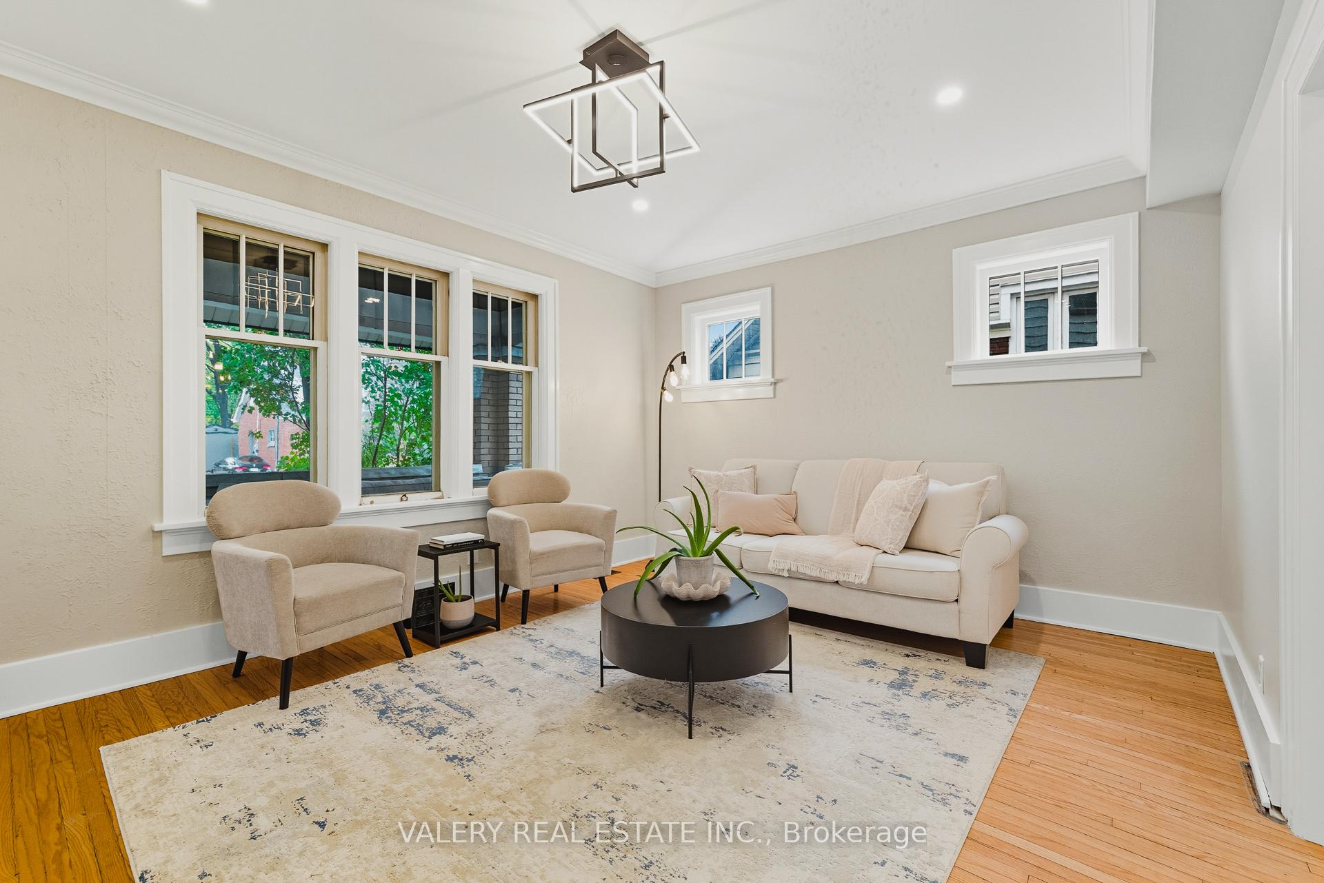 Photo 3 of 81 Pandora Avenue N, Kitchener — HOMEH