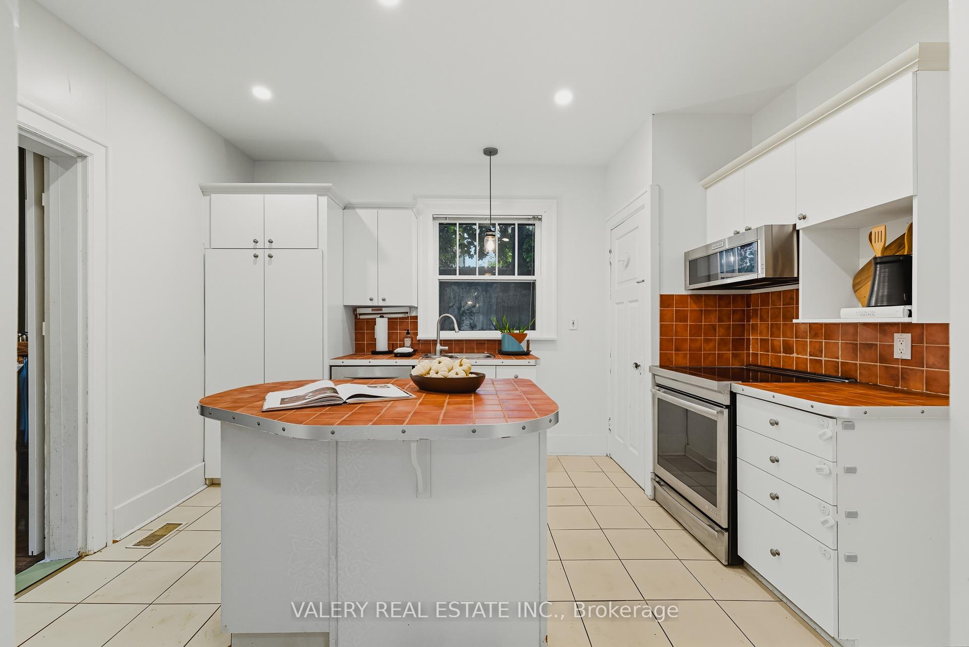 Photo 10 of 81 Pandora Avenue N, Kitchener — HOMEH