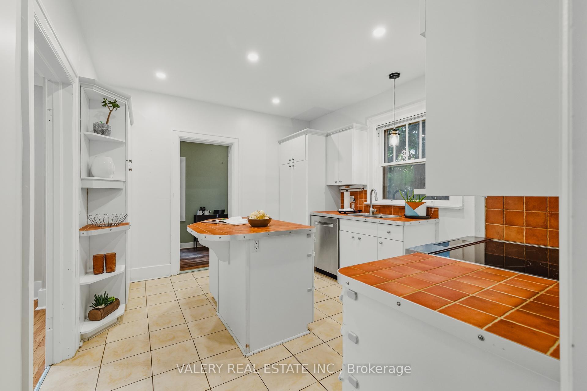 Photo 11 of 81 Pandora Avenue N, Kitchener — HOMEH