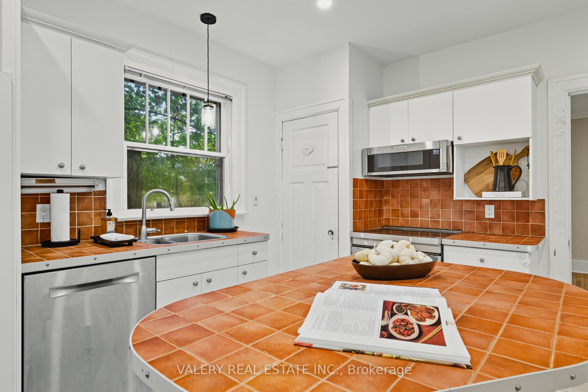 Photo 12 of 81 Pandora Avenue N, Kitchener — HOMEH