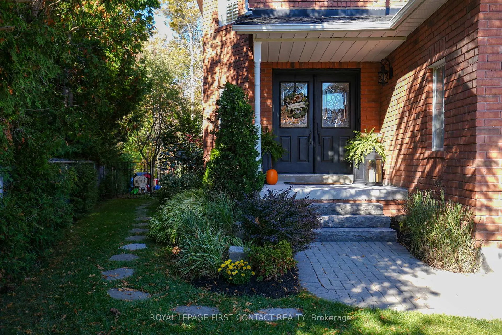 Photo 2 of 1328 Vincent Crescent, Innisfil, Alcona — HOMEH