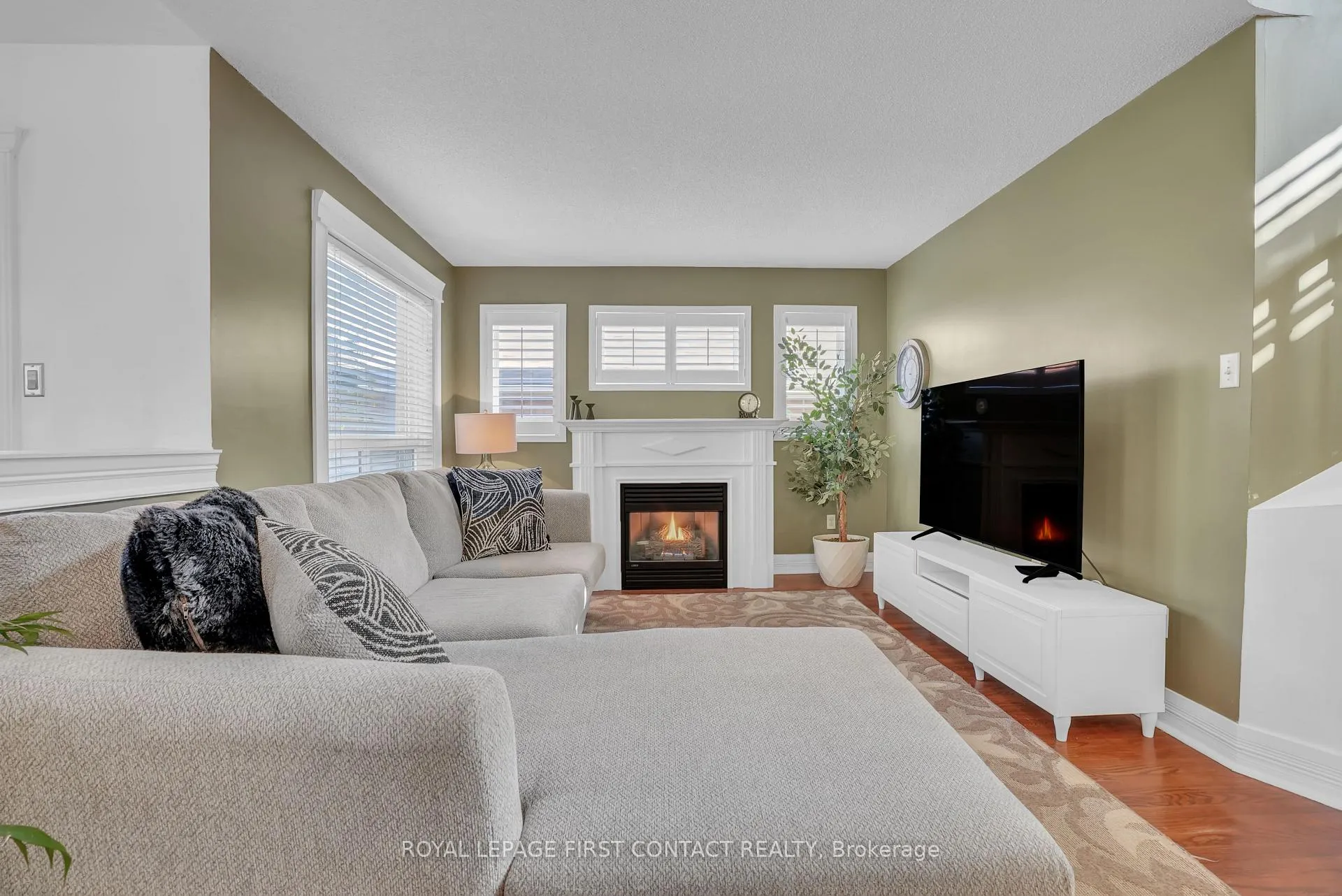 Photo 5 of 1328 Vincent Crescent, Innisfil, Alcona — HOMEH