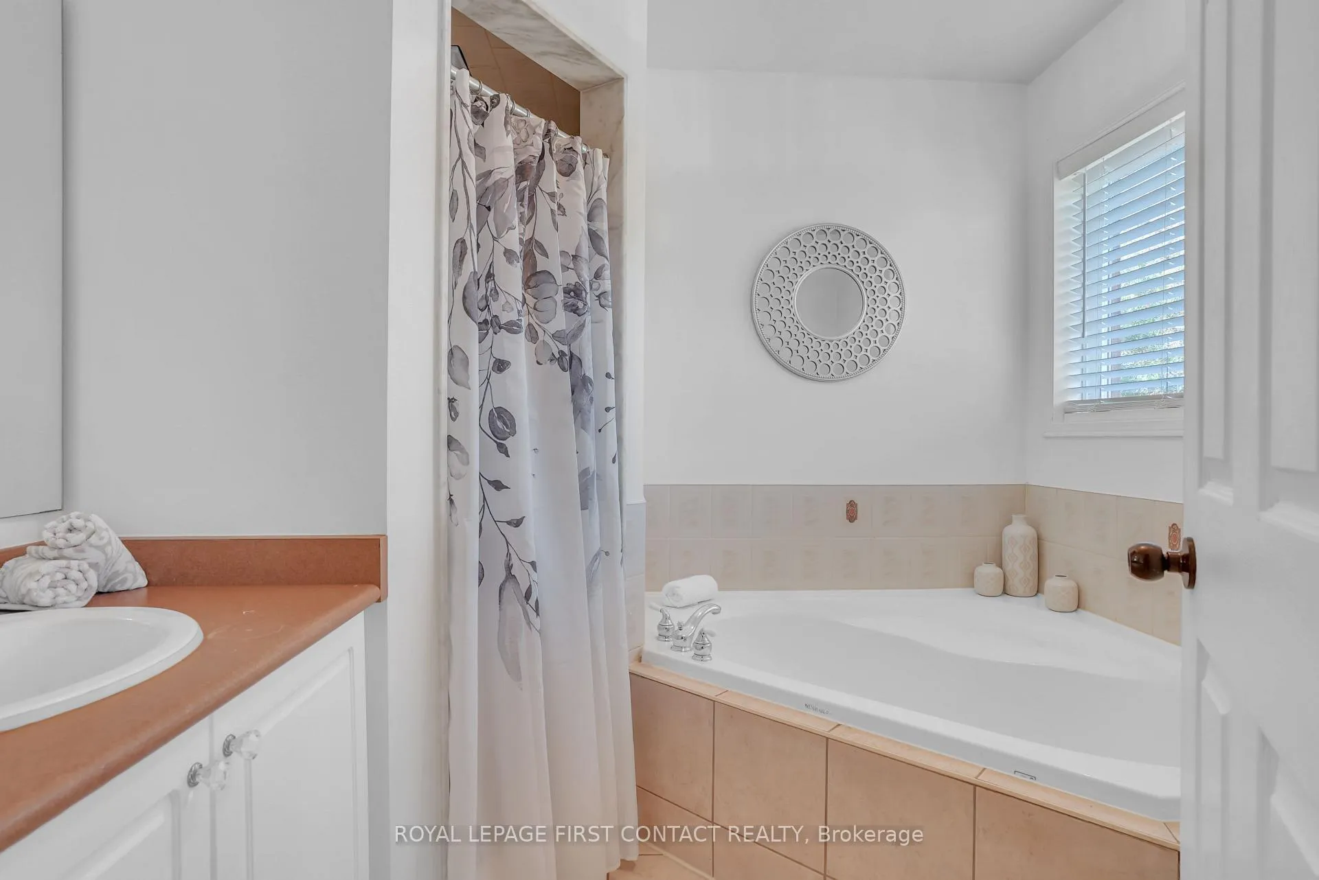 Photo 25 of 1328 Vincent Crescent, Innisfil, Alcona — HOMEH