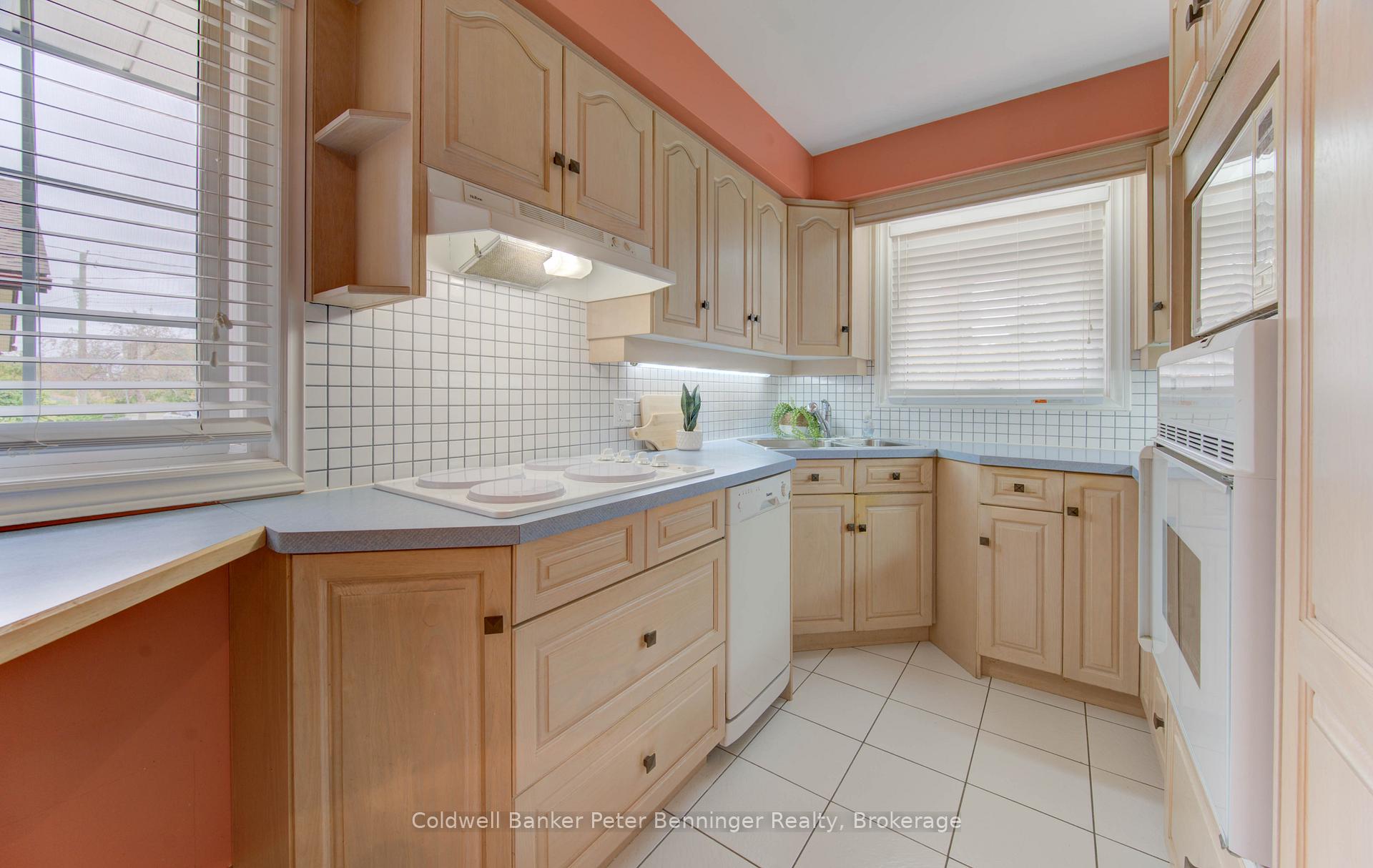 Photo 8 of 41 Weichel Street, Kitchener — HOMEH