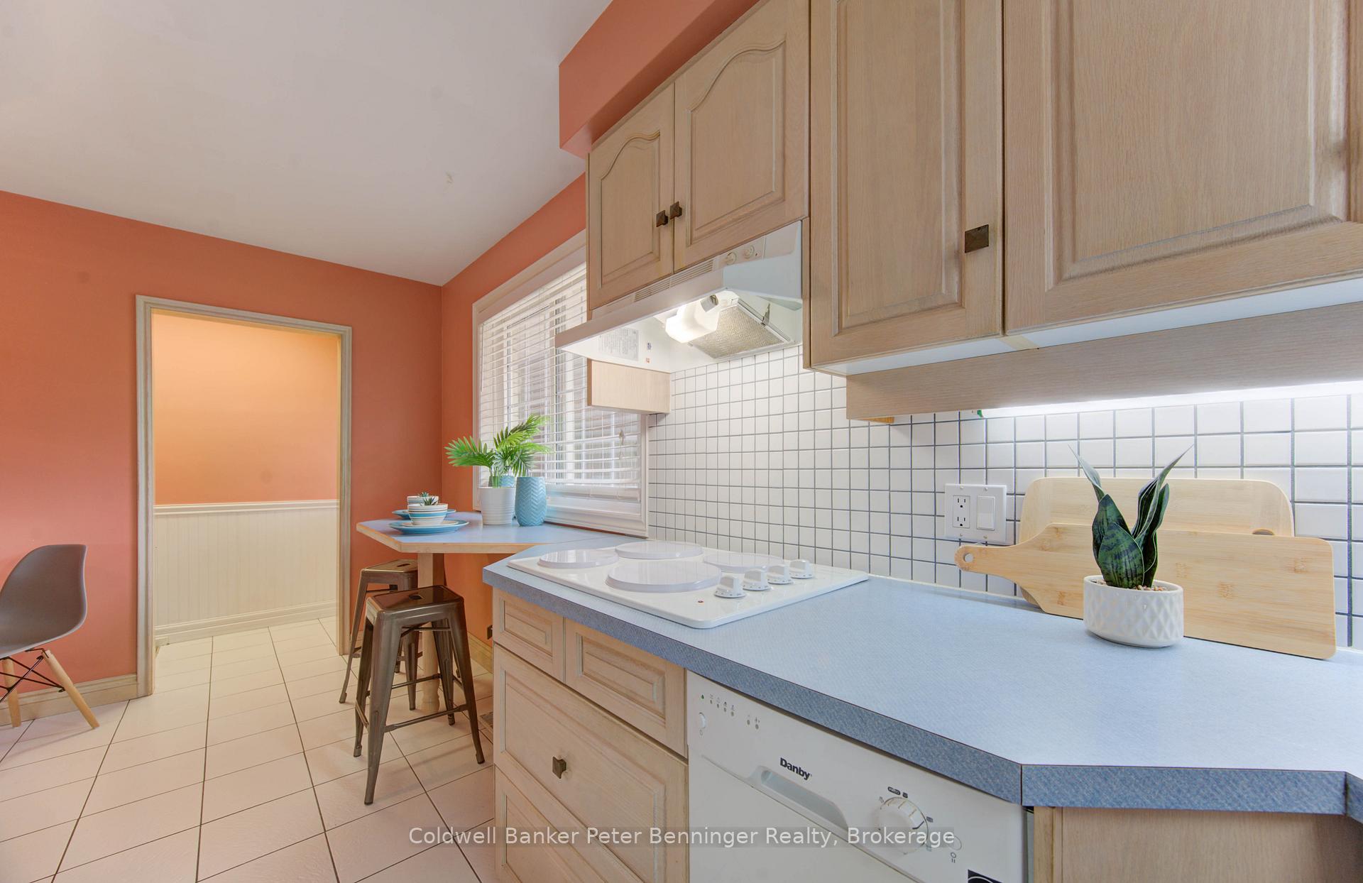 Photo 10 of 41 Weichel Street, Kitchener — HOMEH
