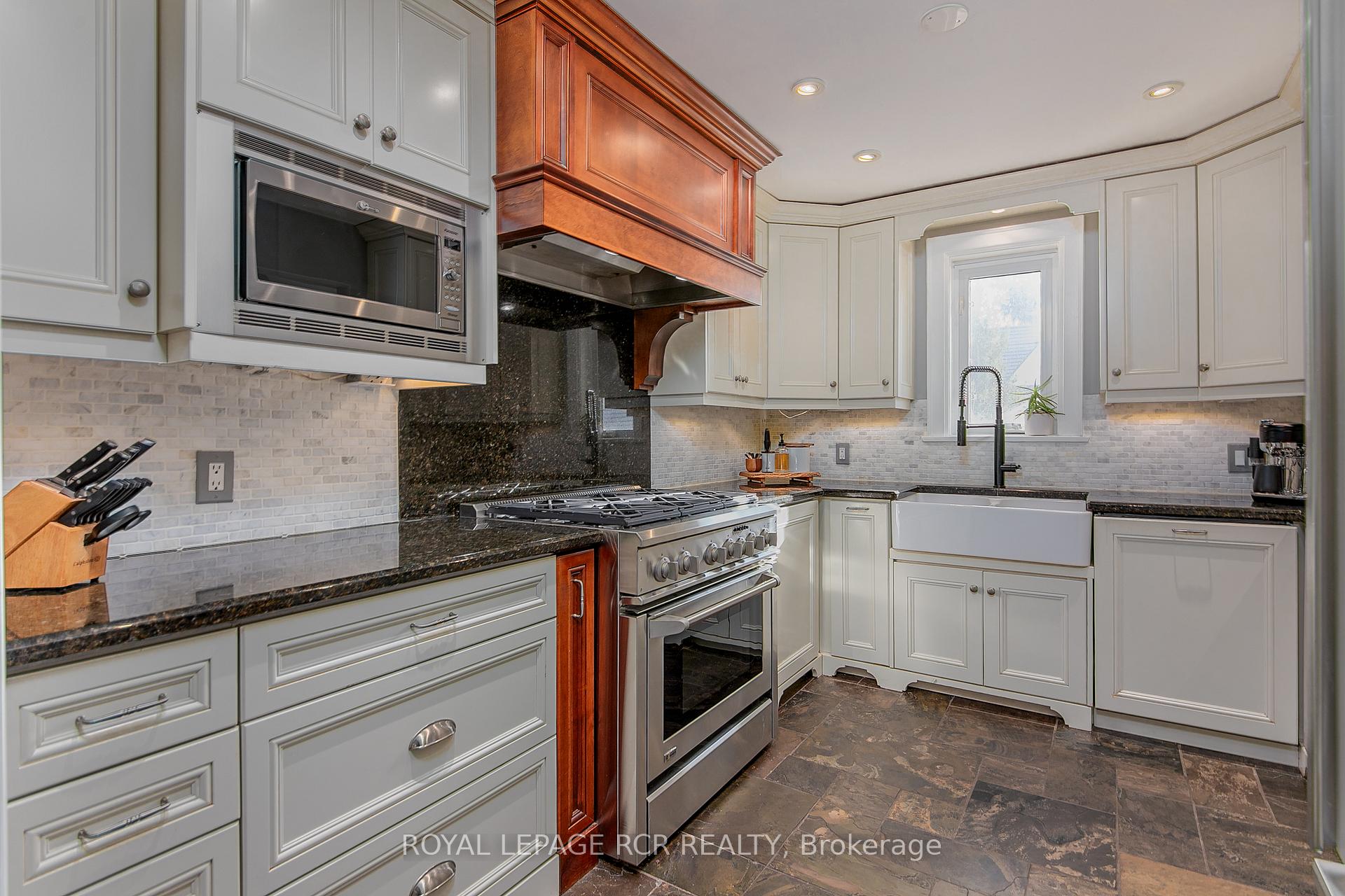 Photo 16 of 442 Main Street, King, Schomberg — HOMEH