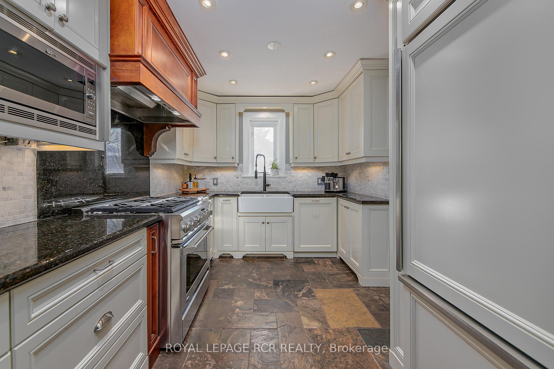 Photo 17 of 442 Main Street, King, Schomberg — HOMEH