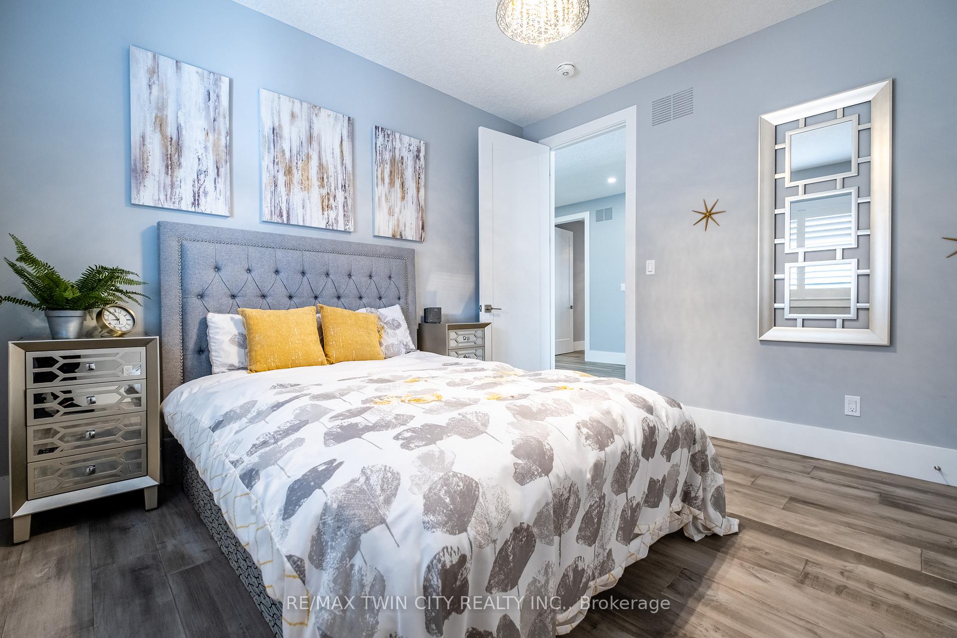 Photo 25 of 46 Paige Street, Kitchener — HOMEH