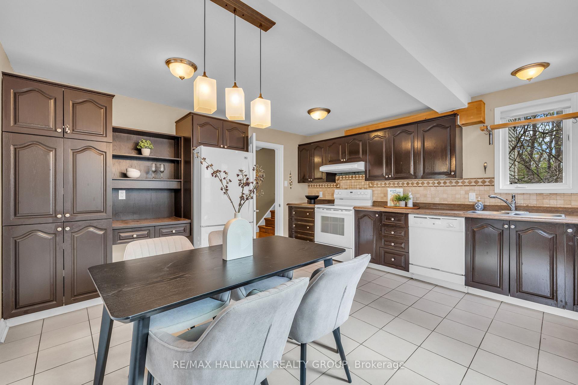 Photo 9 of 8 Scharf Lane, Ottawa, Kanata - Glencairn/Hazeldean — HOMEH
