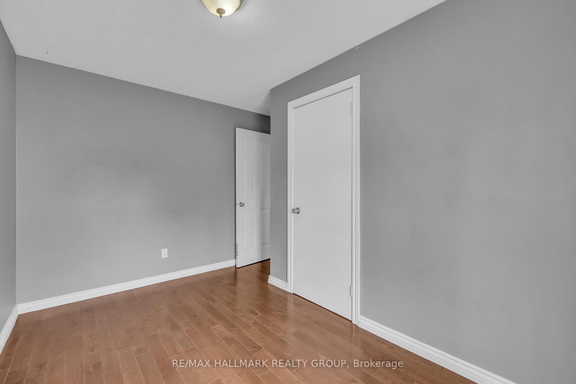 Photo 17 of 8 Scharf Lane, Ottawa, Kanata - Glencairn/Hazeldean — HOMEH