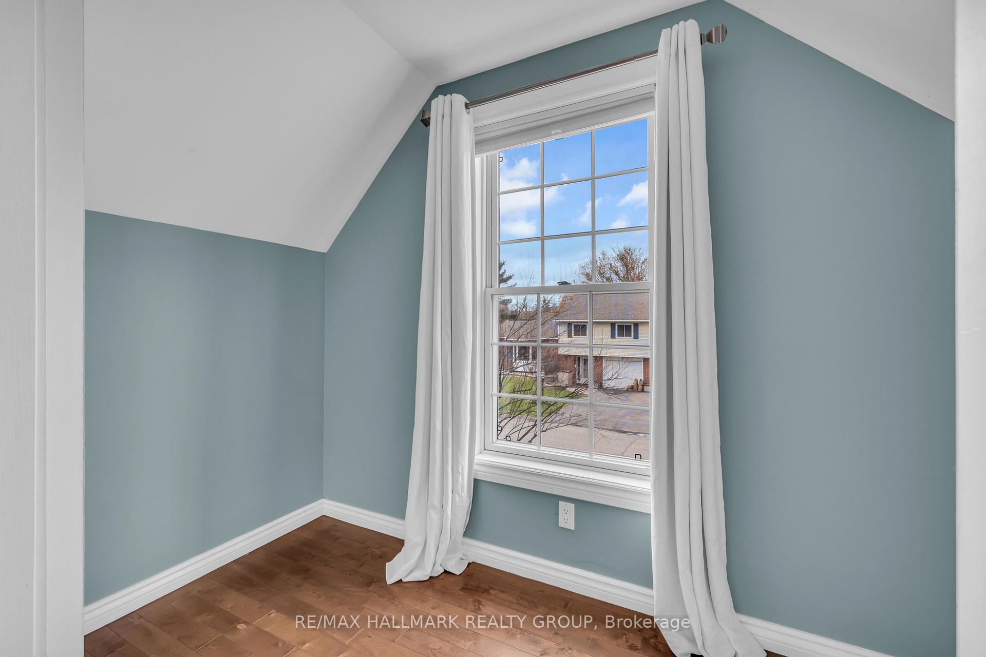 Photo 24 of 8 Scharf Lane, Ottawa, Kanata - Glencairn/Hazeldean — HOMEH