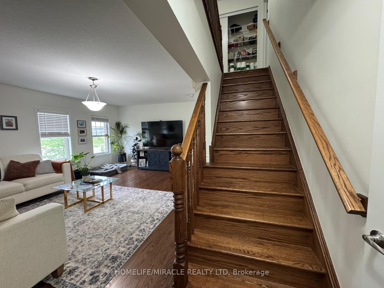 Photo 8 of 36 Outlook Terrace, Kitchener, Rosenburg — HOMEH