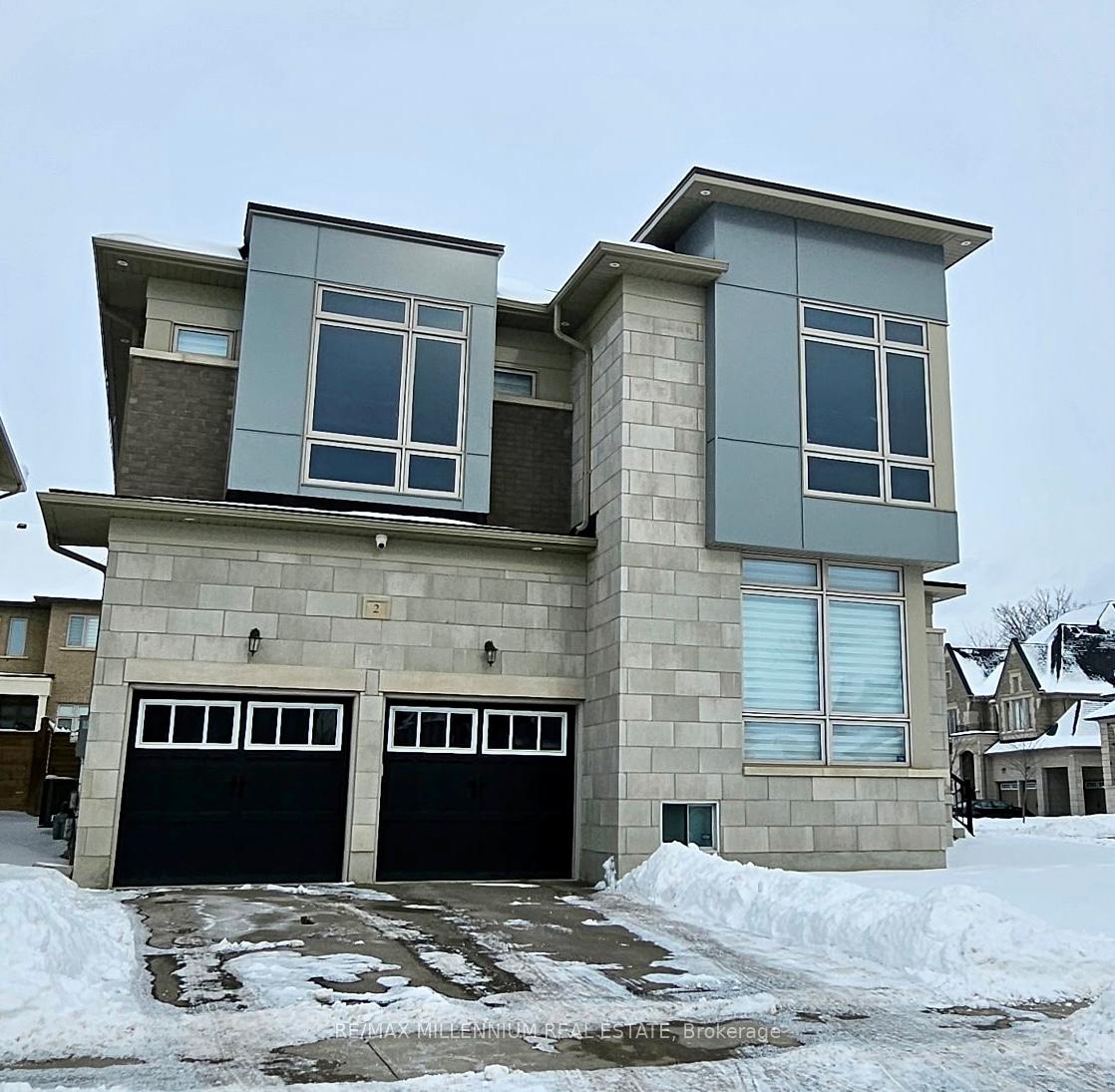Front of 2 Lake Lenora Avenue