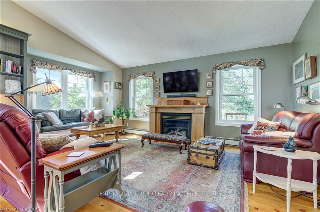Photo 10 of 38 Sprucedale Drive, Kincardine — HOMEH