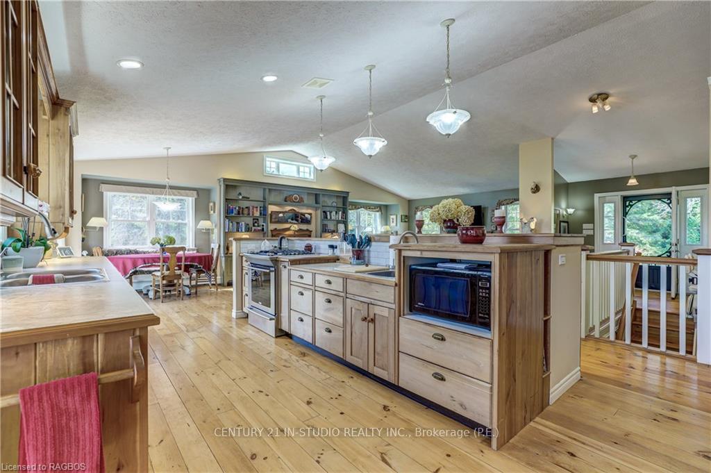 Photo 15 of 38 Sprucedale Drive, Kincardine — HOMEH