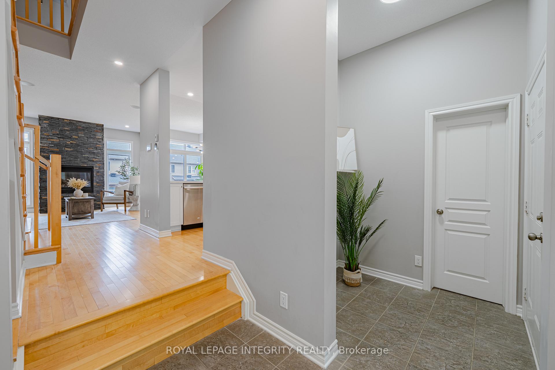 Photo 5 of 1121 Tischart Crescent, Ottawa, Kanata - Kanata Lakes/Heritage Hills — HOMEH