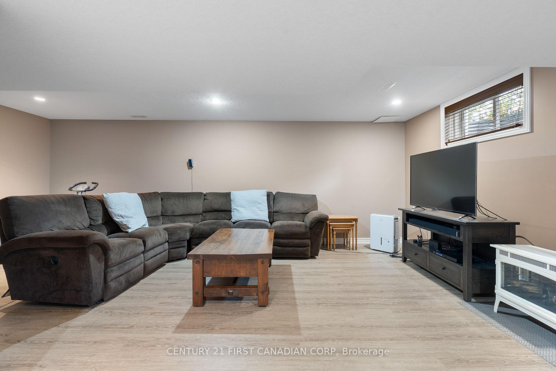 Photo 37 of 116 Radcliffe Crescent, Lucan Biddulph, Lucan — HOMEH