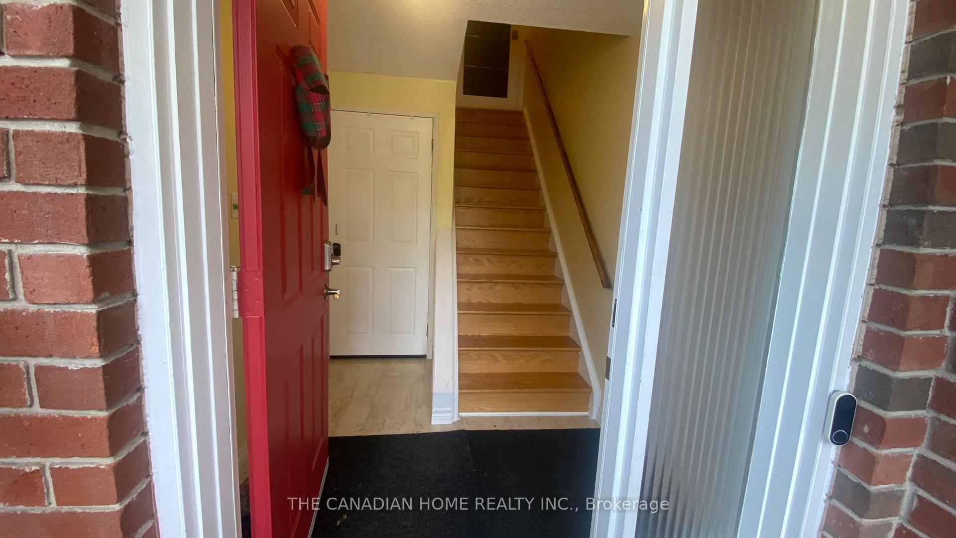 Photo 3 of 40 Old Huron Court, Kitchener — HOMEH