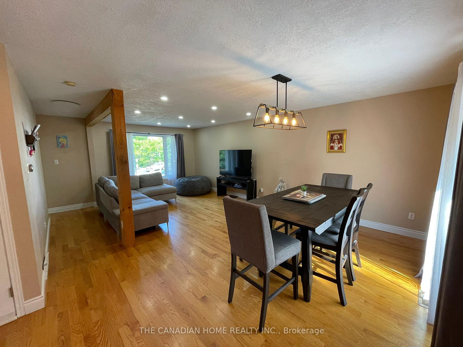 Photo 6 of 40 Old Huron Court, Kitchener — HOMEH