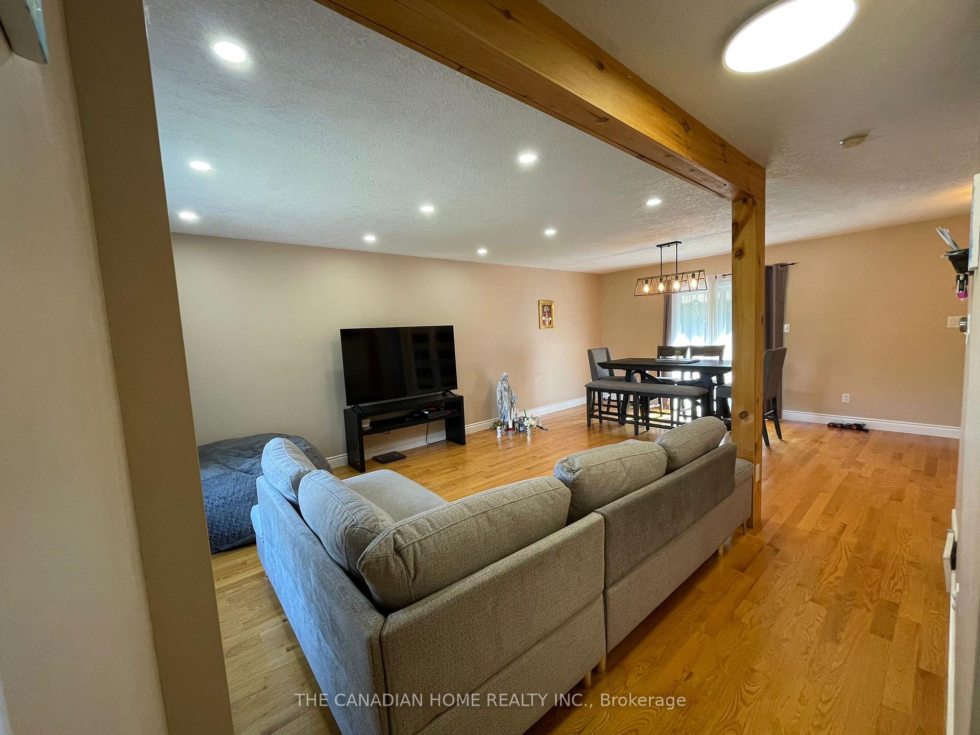 Photo 7 of 40 Old Huron Court, Kitchener — HOMEH
