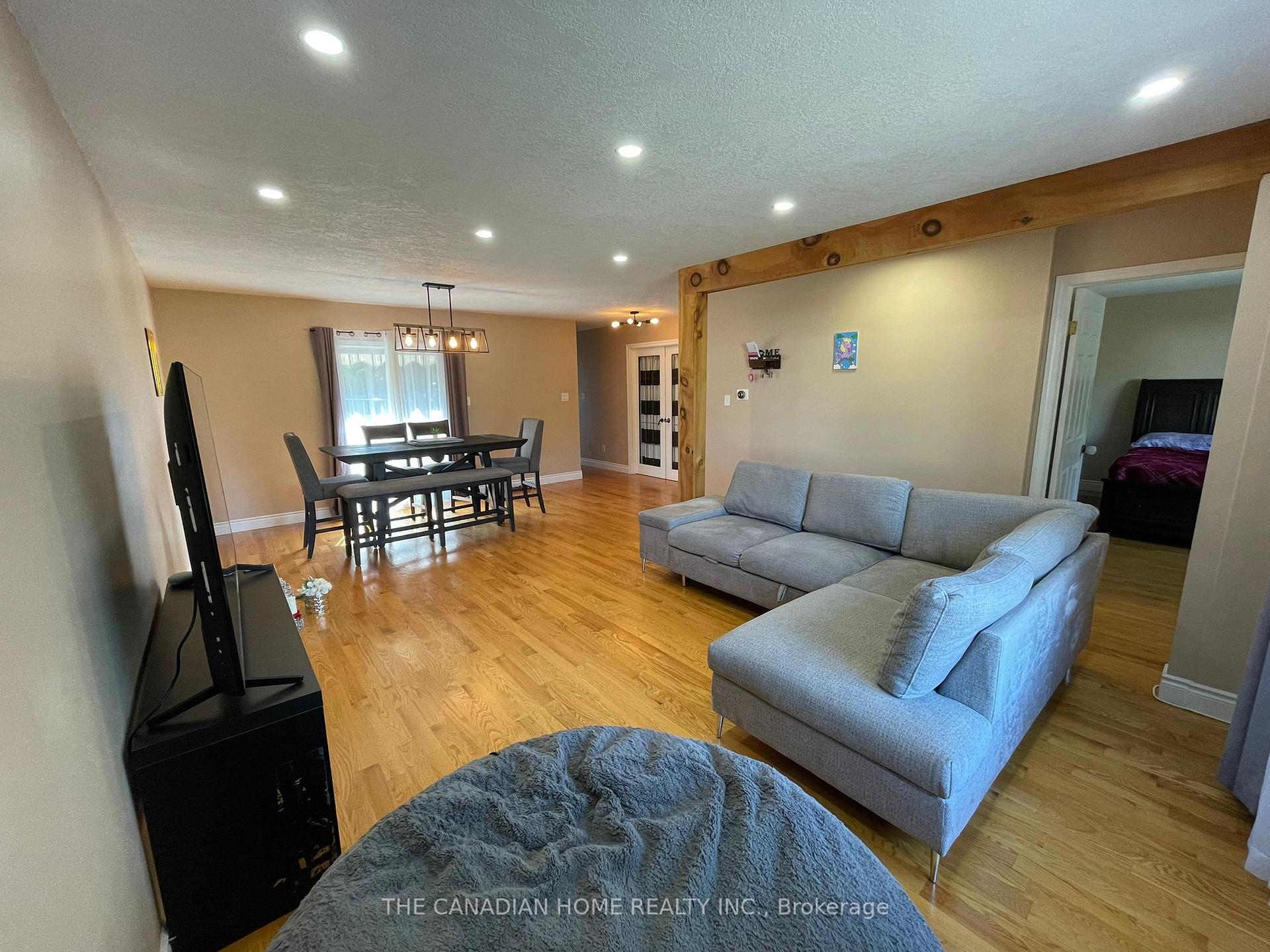 Photo 8 of 40 Old Huron Court, Kitchener — HOMEH