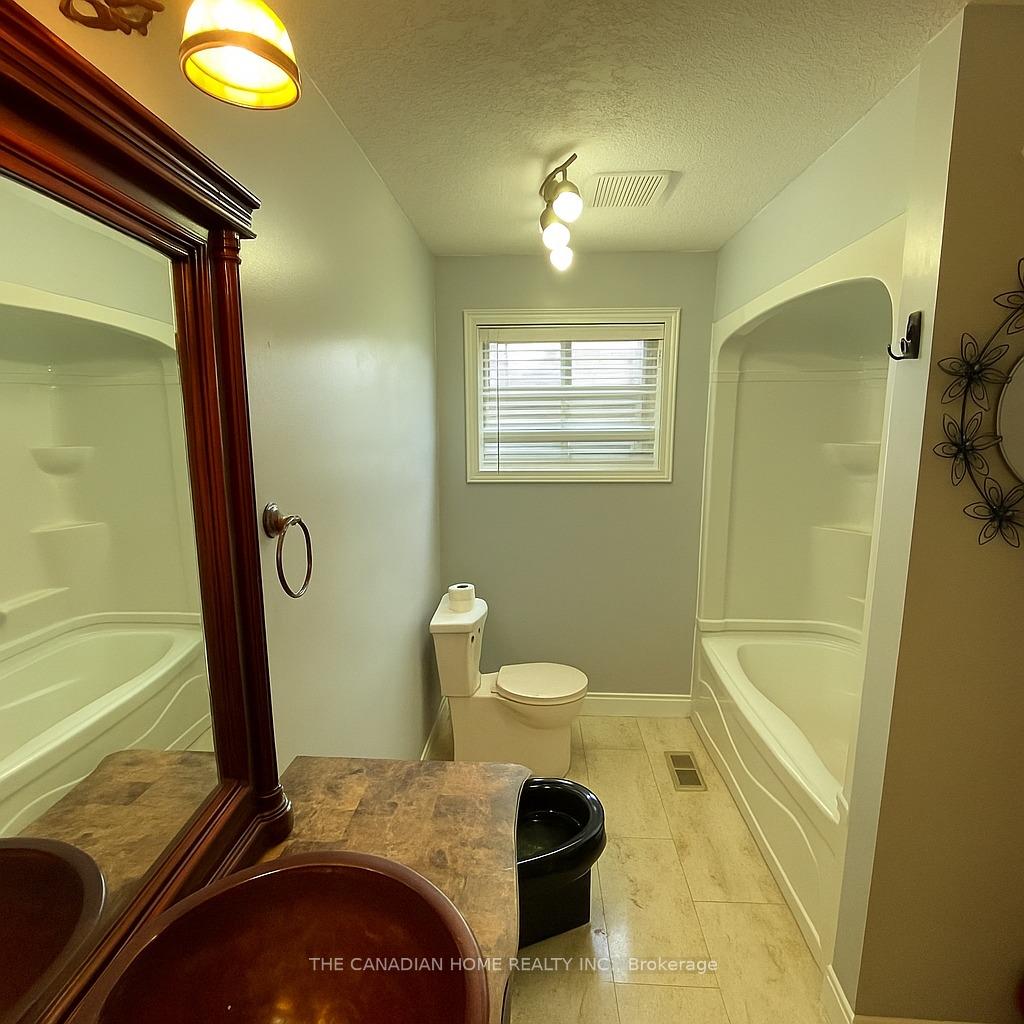 Photo 10 of 40 Old Huron Court, Kitchener — HOMEH