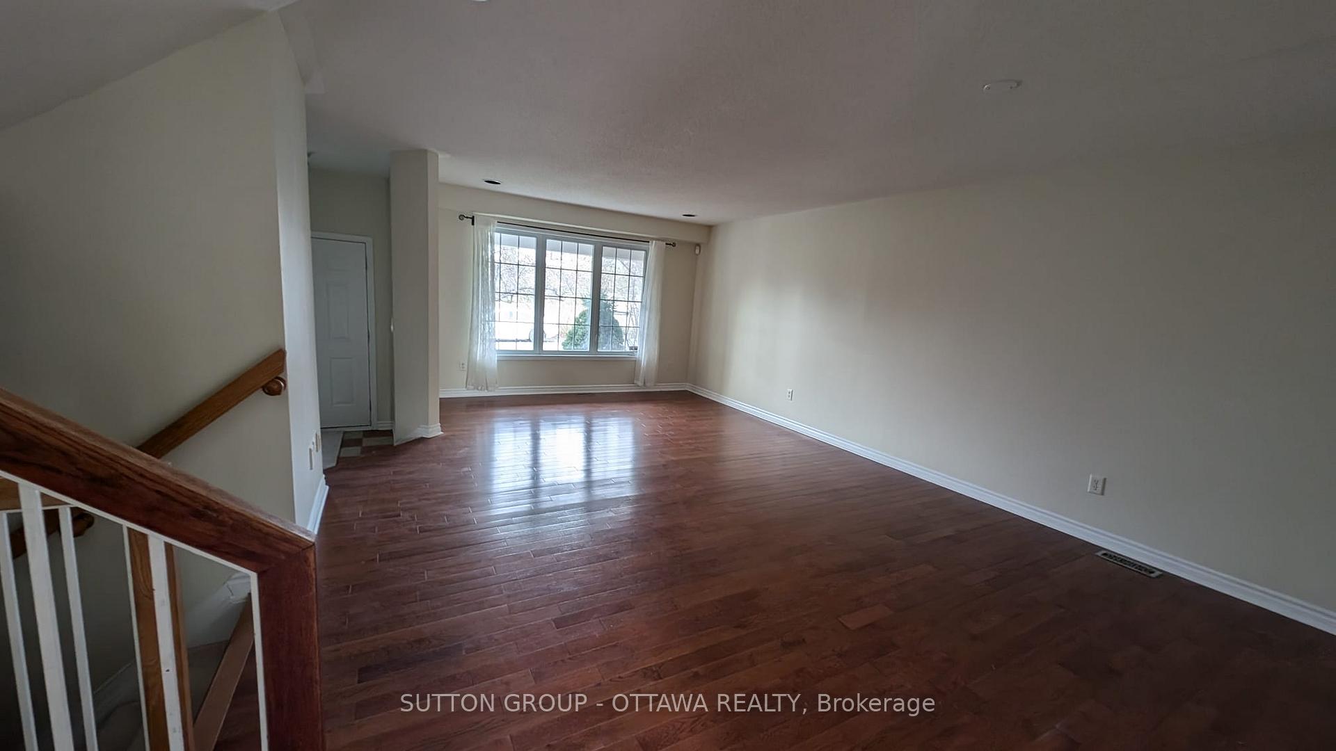 Photo 2 of 22 Westmeath Crescent, Ottawa, Kanata - Morgan's Grant/South March — HOMEH