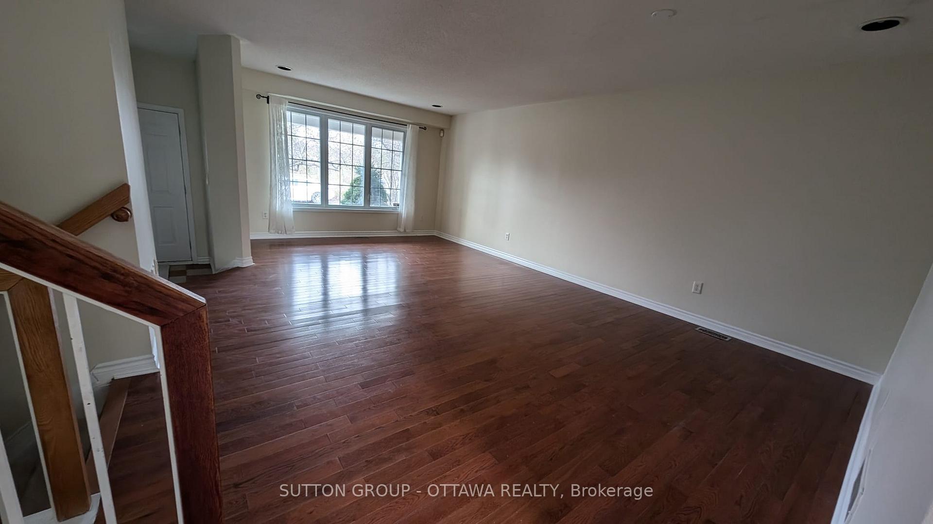 Photo 3 of 22 Westmeath Crescent, Ottawa, Kanata - Morgan's Grant/South March — HOMEH