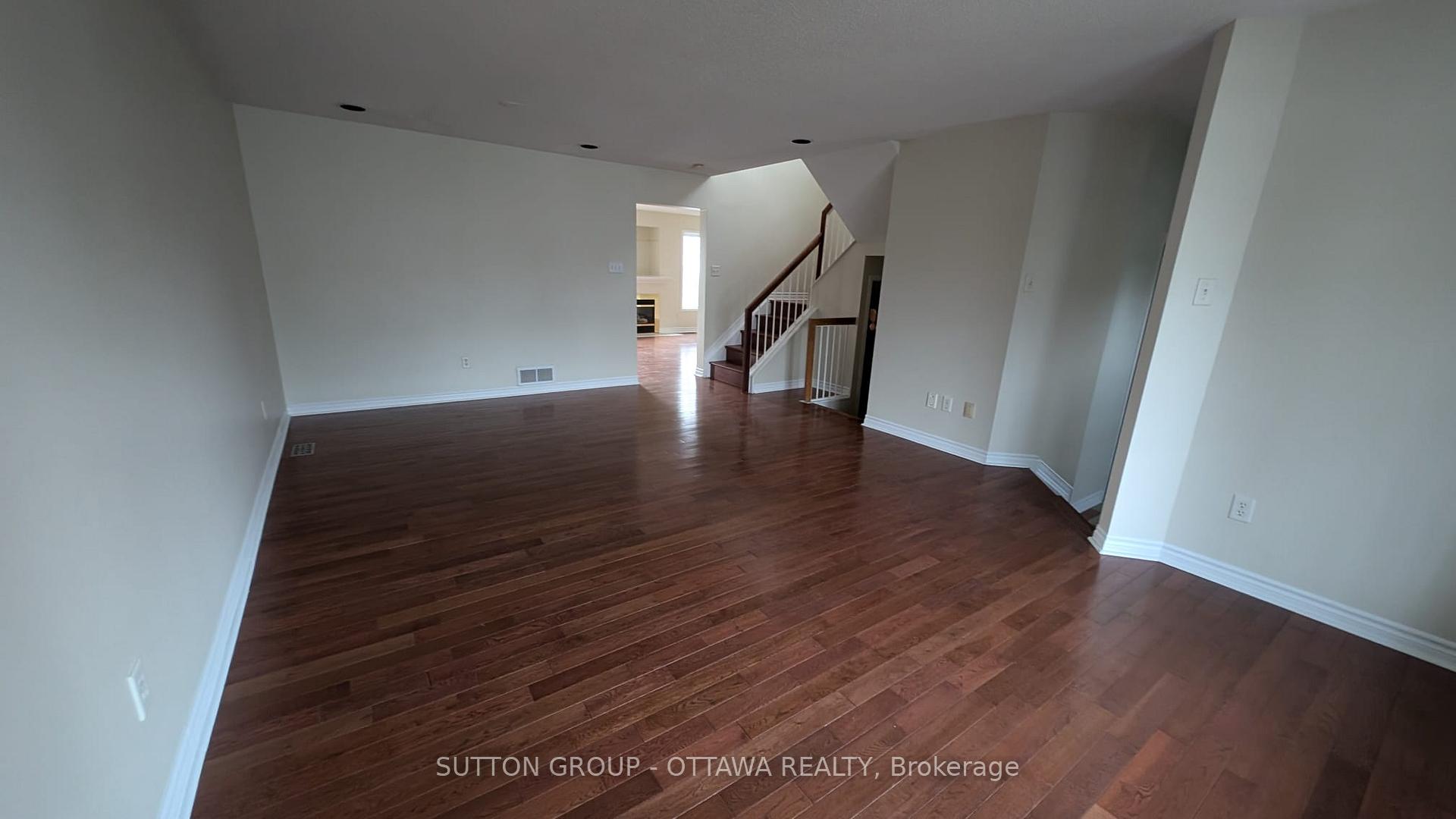 Photo 4 of 22 Westmeath Crescent, Ottawa, Kanata - Morgan's Grant/South March — HOMEH