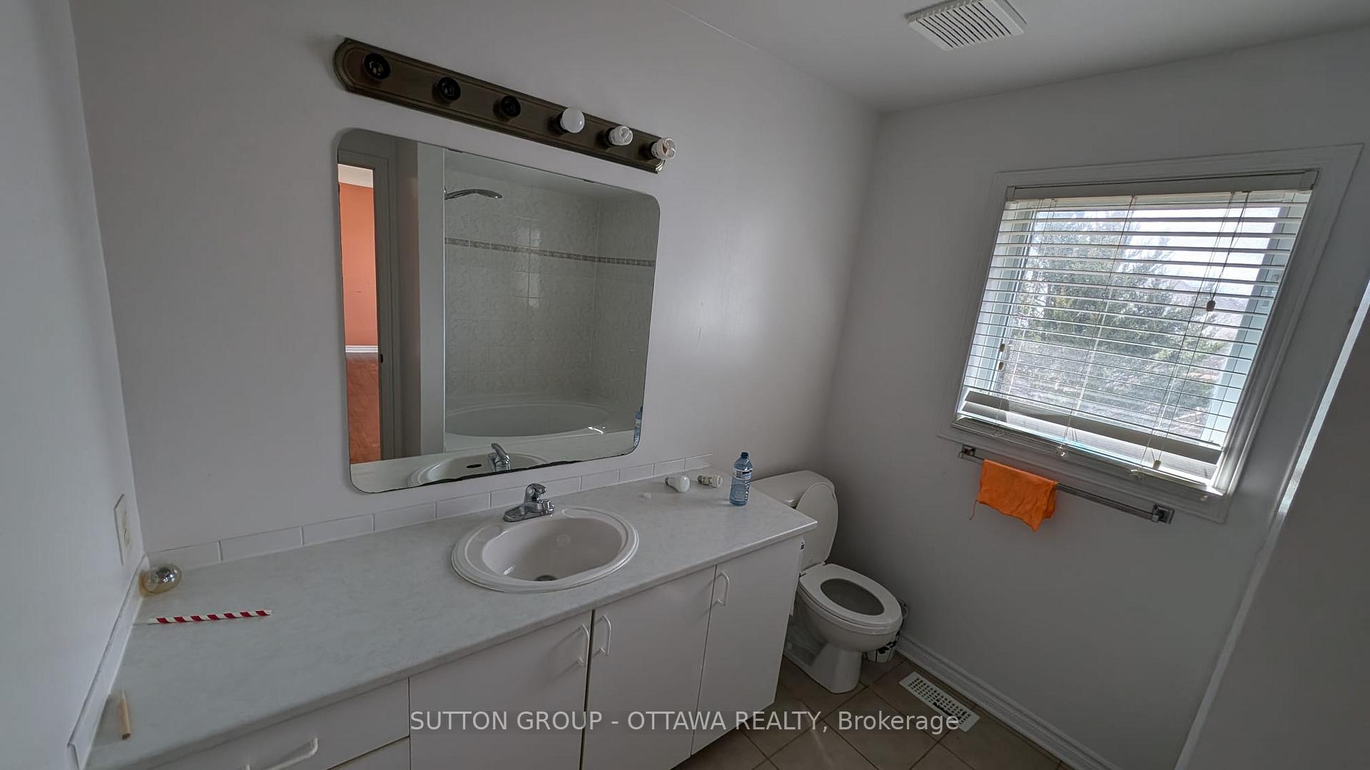 Photo 17 of 22 Westmeath Crescent, Ottawa, Kanata - Morgan's Grant/South March — HOMEH