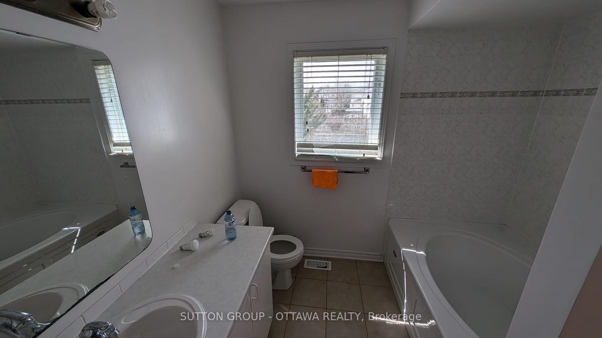 Photo 18 of 22 Westmeath Crescent, Ottawa, Kanata - Morgan's Grant/South March — HOMEH