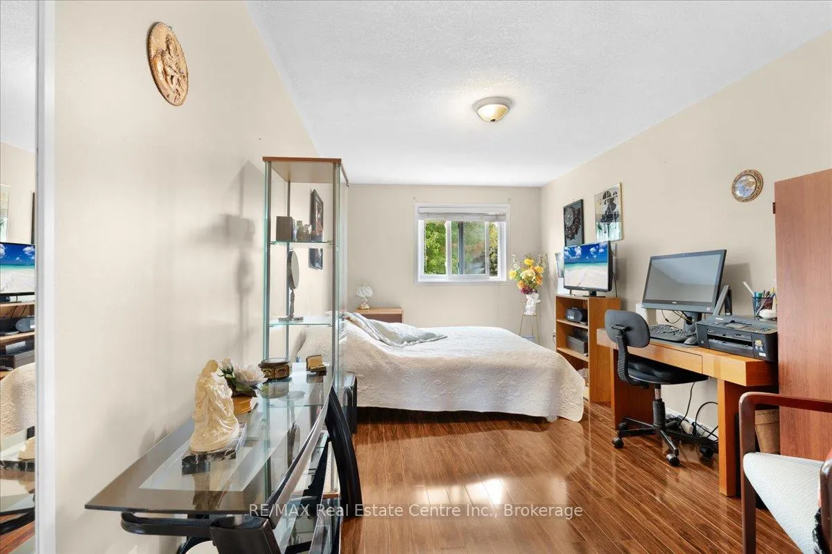 Photo 25 of 75 Marisa Street, Kitchener — HOMEH