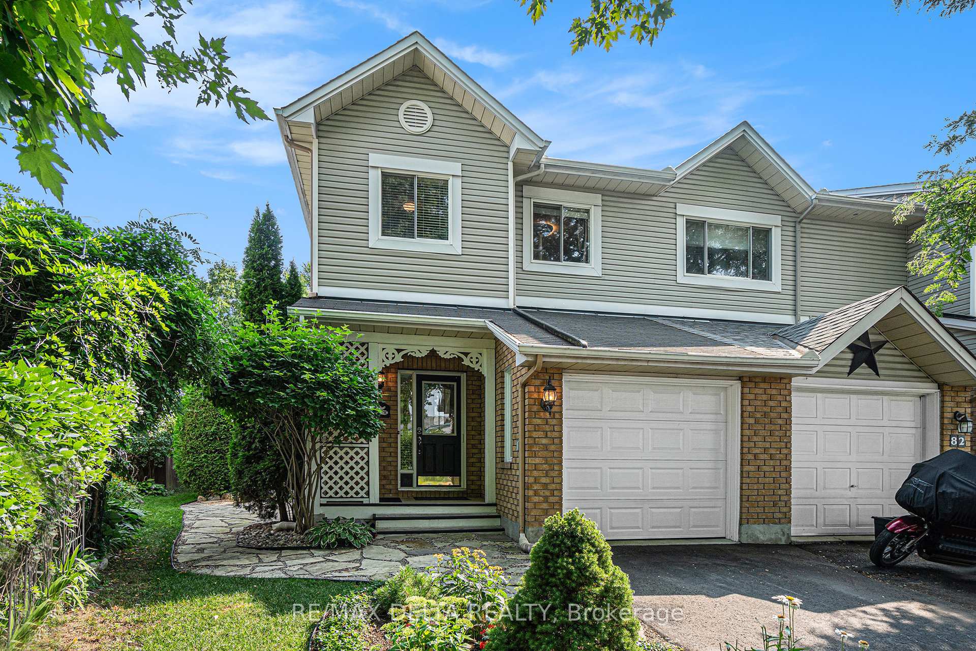 Photo 3 of 84 Piper Crescent, Ottawa, Kanata - Morgan's Grant/South March — HOMEH
