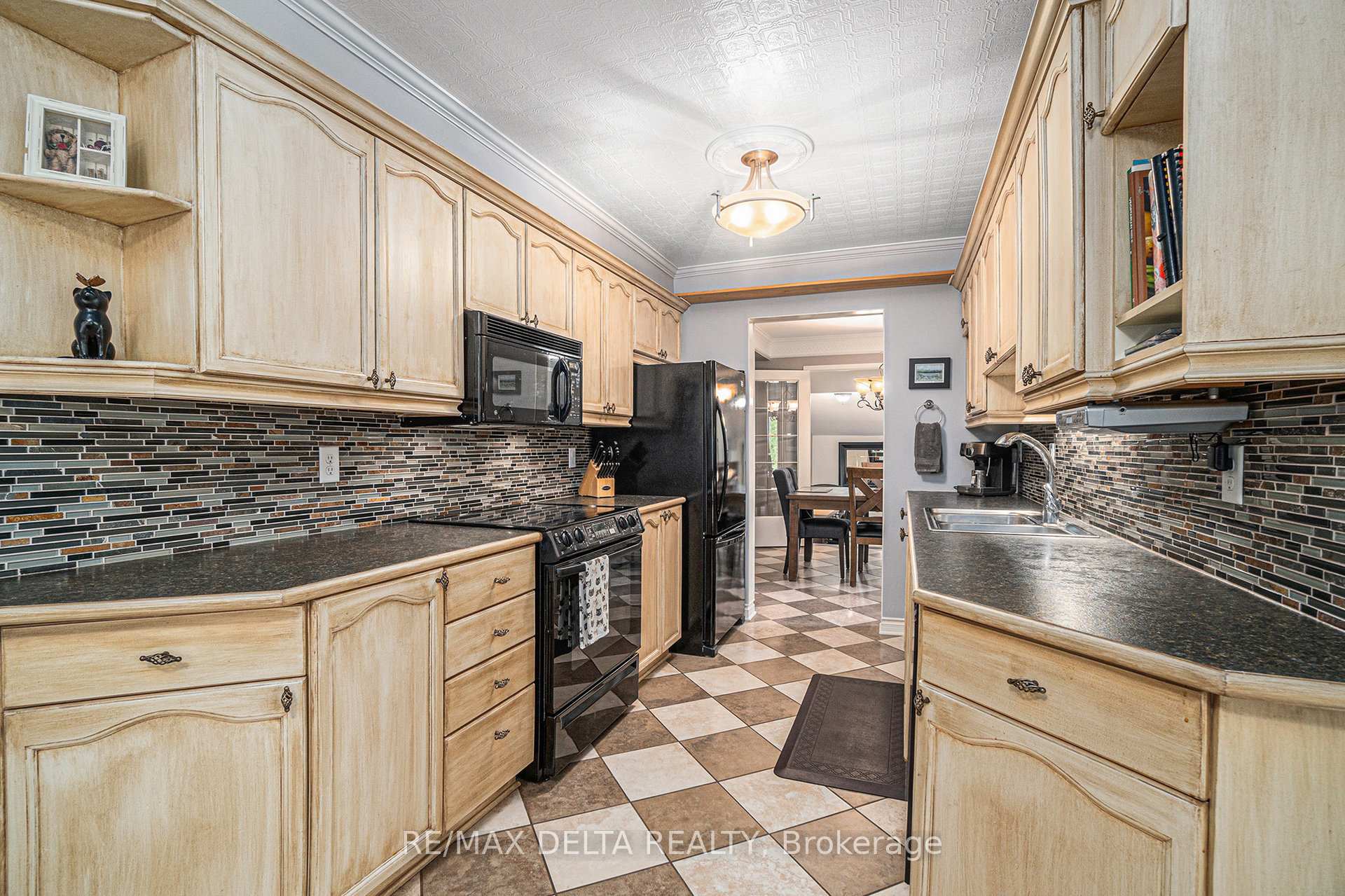 Photo 11 of 84 Piper Crescent, Ottawa, Kanata - Morgan's Grant/South March — HOMEH