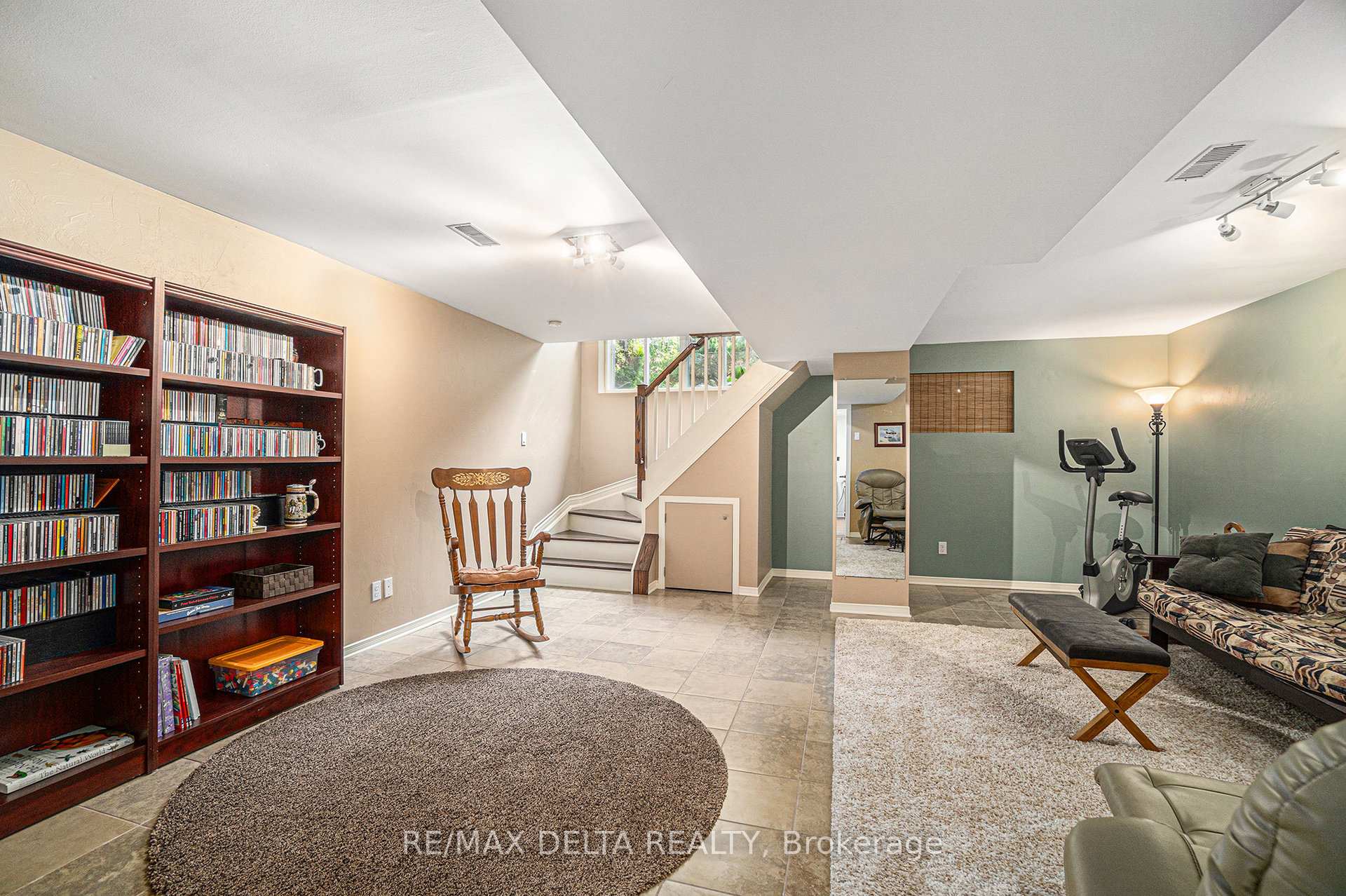 Photo 23 of 84 Piper Crescent, Ottawa, Kanata - Morgan's Grant/South March — HOMEH