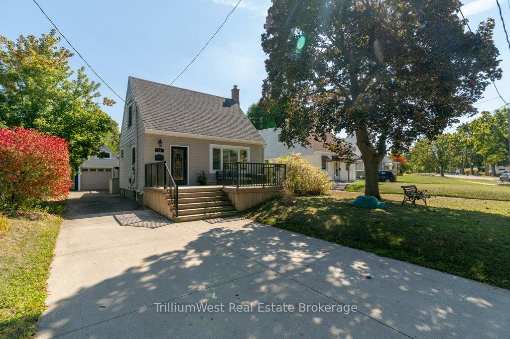 Photo 4 of 18 St. Clair Avenue, Kitchener — HOMEH