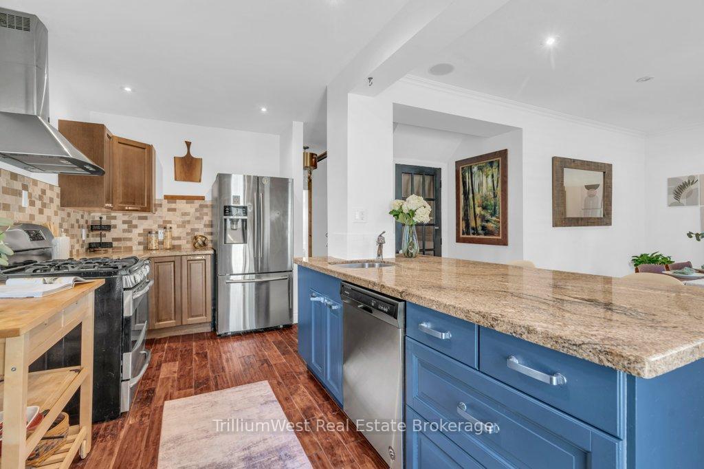 Photo 11 of 18 St. Clair Avenue, Kitchener — HOMEH