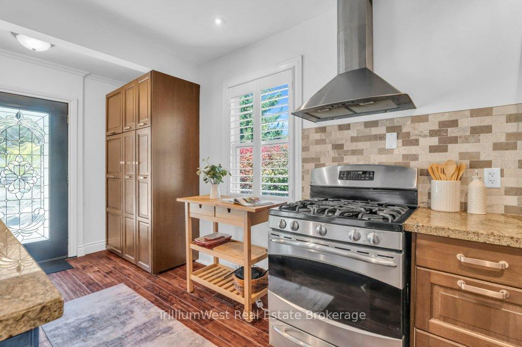 Photo 14 of 18 St. Clair Avenue, Kitchener — HOMEH