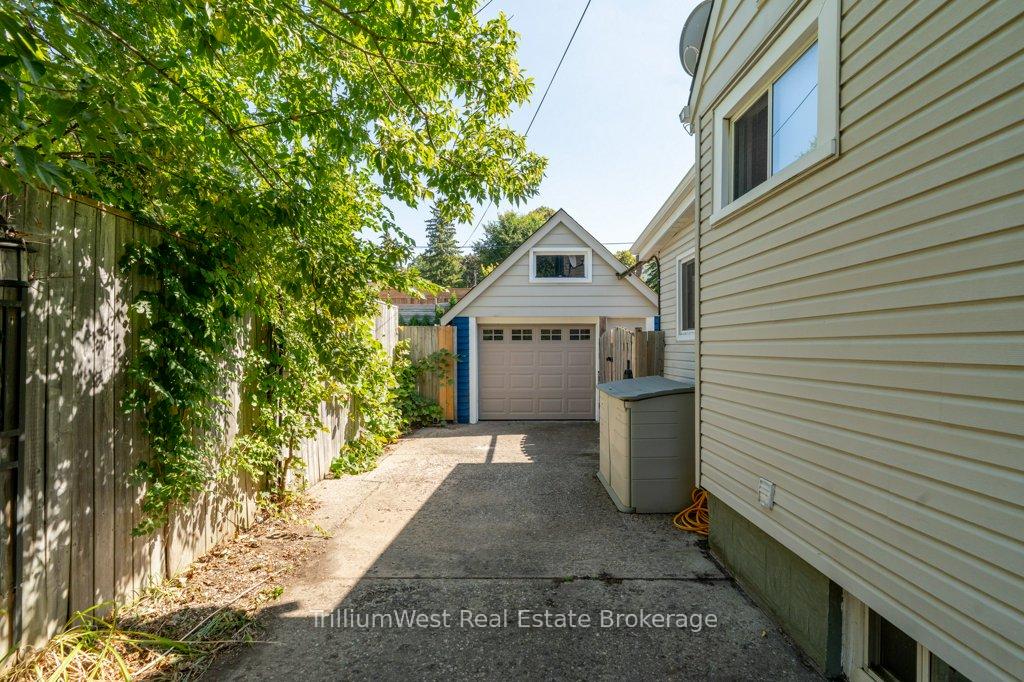 Photo 36 of 18 St. Clair Avenue, Kitchener — HOMEH