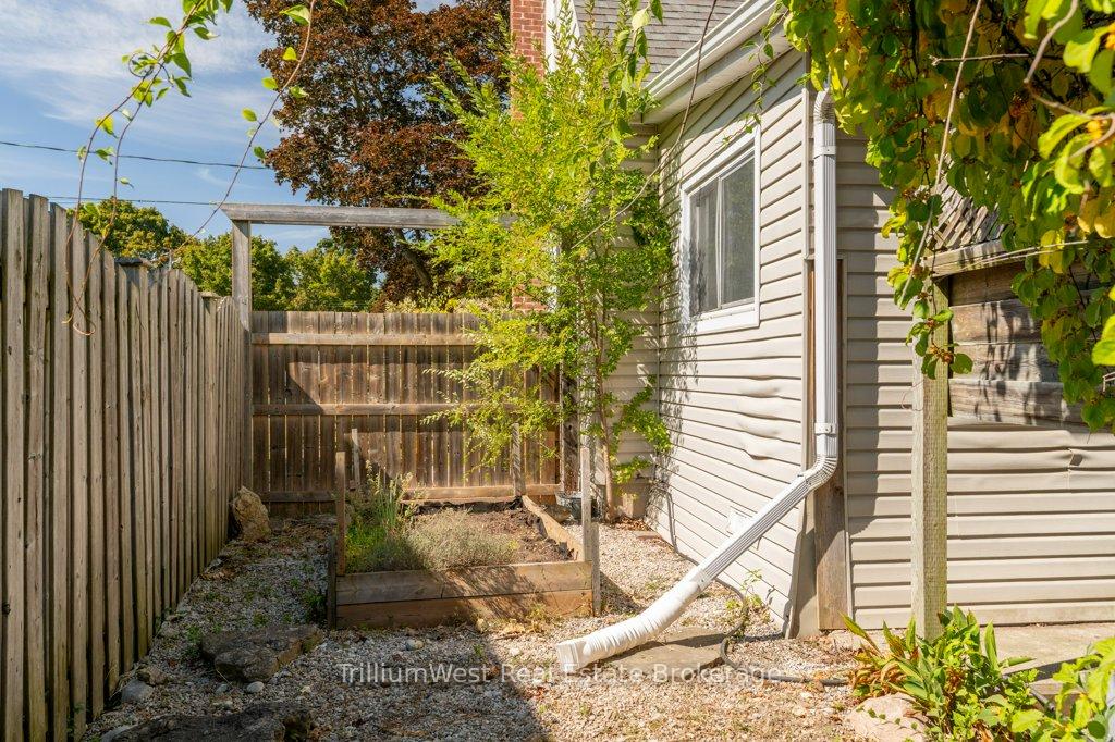 Photo 48 of 18 St. Clair Avenue, Kitchener — HOMEH