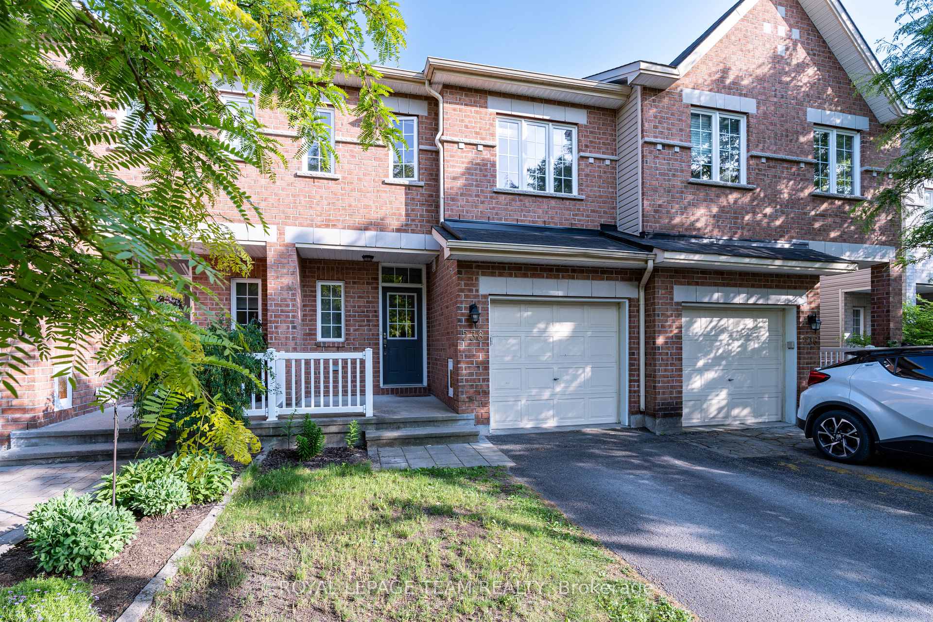 Photo 2 of 238 Tandalee Crescent, Ottawa, Kanata - Emerald Meadows/Trailwest — HOMEH