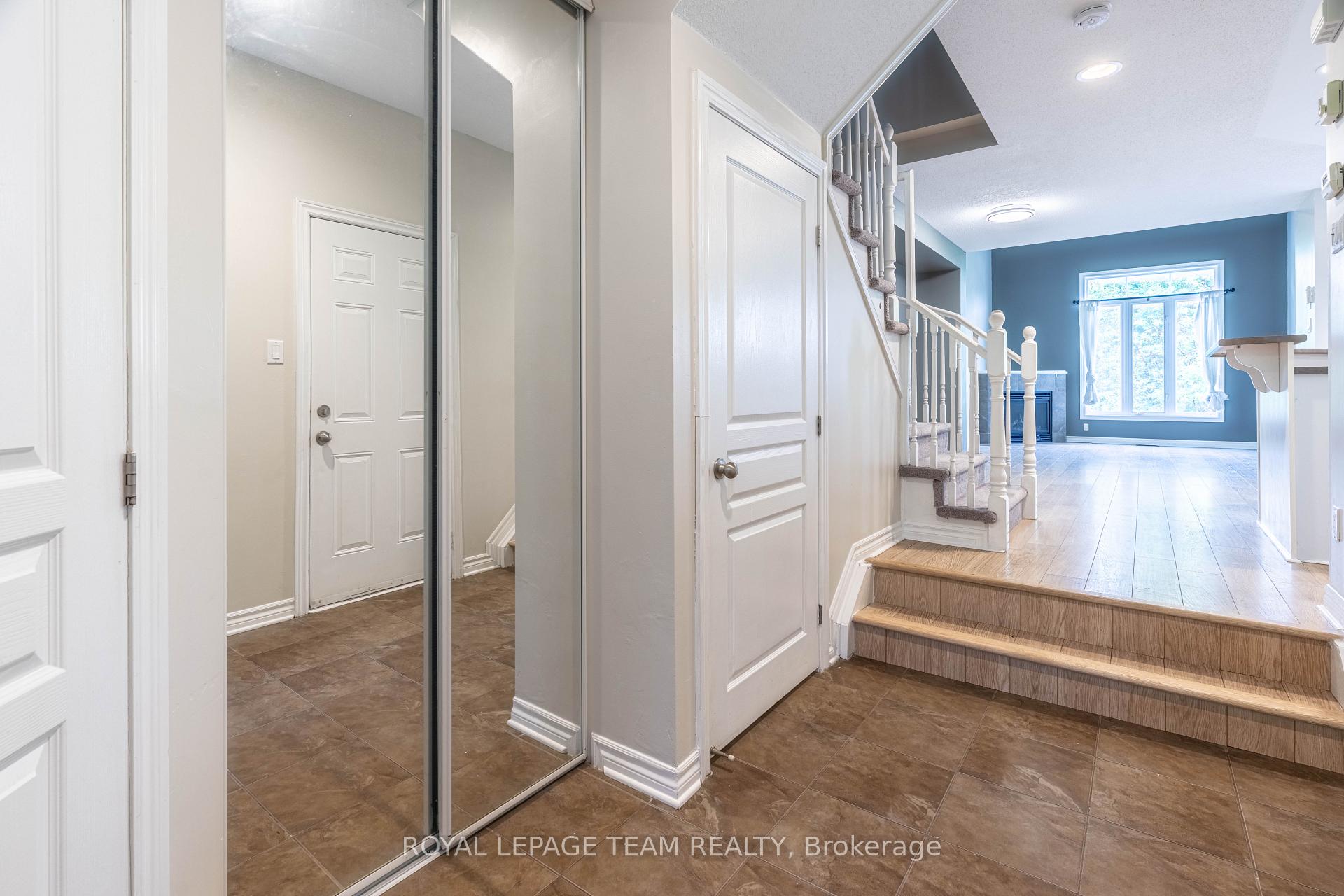 Photo 5 of 238 Tandalee Crescent, Ottawa, Kanata - Emerald Meadows/Trailwest — HOMEH