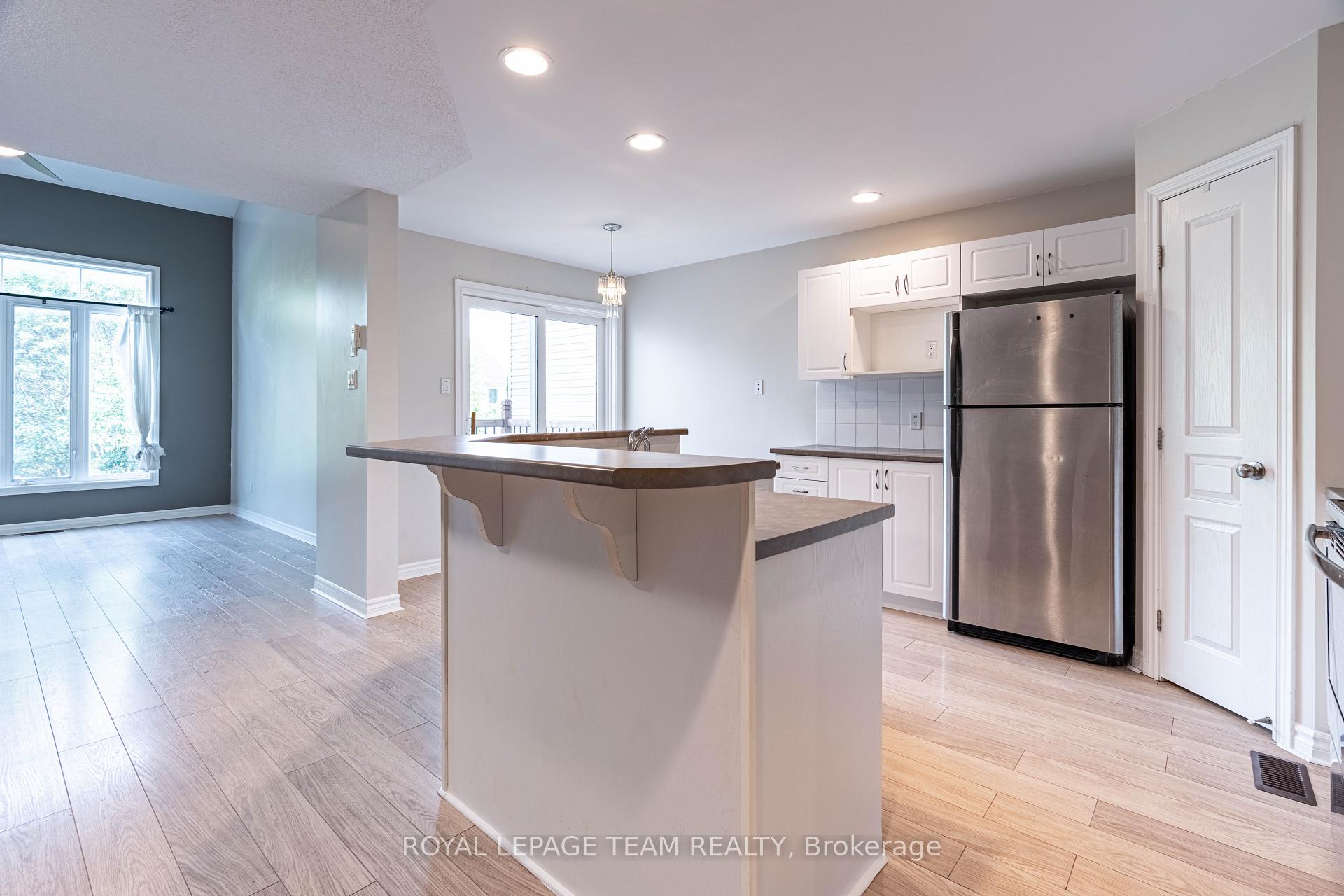 Photo 6 of 238 Tandalee Crescent, Ottawa, Kanata - Emerald Meadows/Trailwest — HOMEH