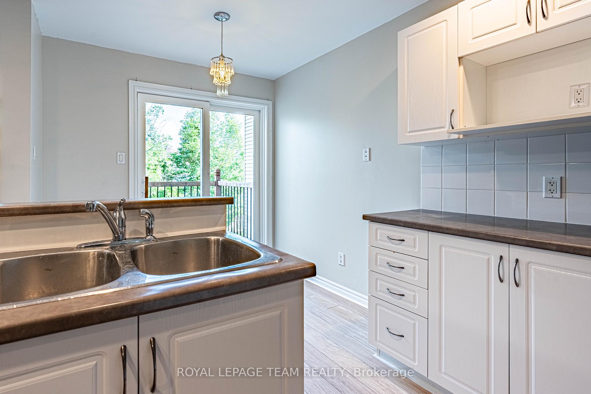 Photo 8 of 238 Tandalee Crescent, Ottawa, Kanata - Emerald Meadows/Trailwest — HOMEH