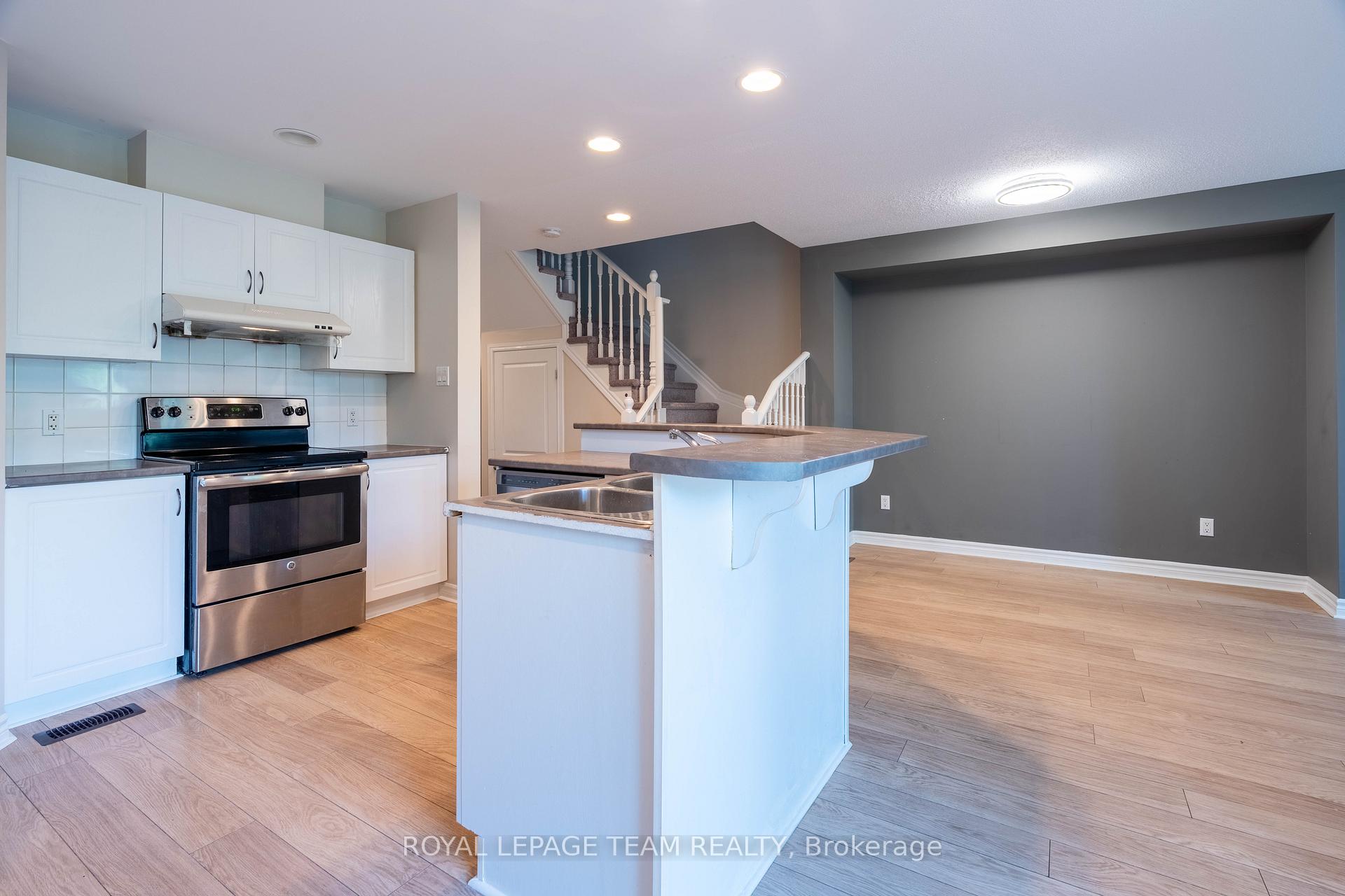 Photo 10 of 238 Tandalee Crescent, Ottawa, Kanata - Emerald Meadows/Trailwest — HOMEH