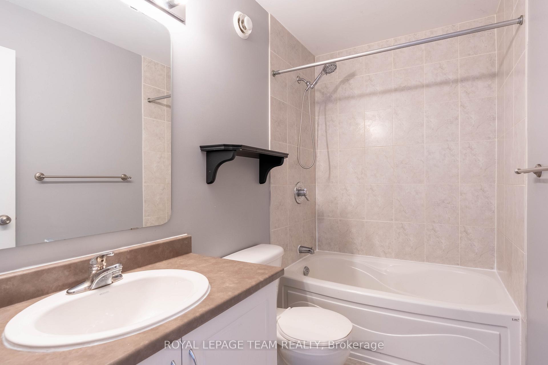 Photo 20 of 238 Tandalee Crescent, Ottawa, Kanata - Emerald Meadows/Trailwest — HOMEH